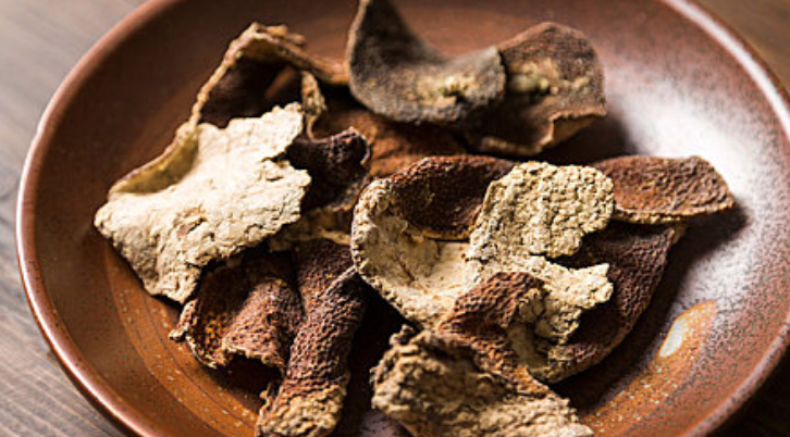 “一两陈皮一两金”，生活最常见的陈皮有什么养生功效？（为什么说一两陈皮一两金下一句）