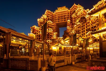 光影璀璨不夜城！游张家界山水，逛七十二奇楼-张家界美食不夜城