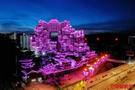 光影璀璨不夜城！游张家界山水，逛七十二奇楼-张家界美食不夜城