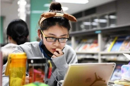 专科生迎来好消息，教育部：无第一学历的说法，用人单位却不承认-第一学历专科博士的出路