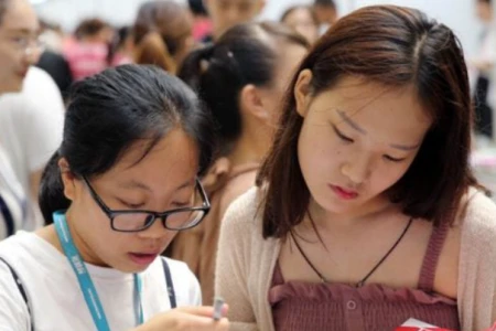 专科生迎来好消息，教育部：无第一学历的说法，用人单位却不承认-第一学历专科博士的出路