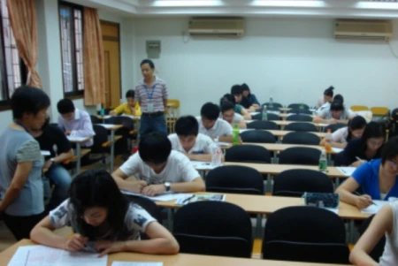 专科生迎来好消息，教育部：无第一学历的说法，用人单位却不承认-第一学历专科博士的出路