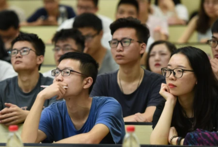 专科生迎来好消息，教育部：无第一学历的说法，用人单位却不承认-第一学历专科博士的出路