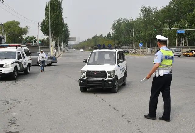 北京交警加强电动三、四轮车“过渡期”政策宣传-北京市三轮四轮电动车新规