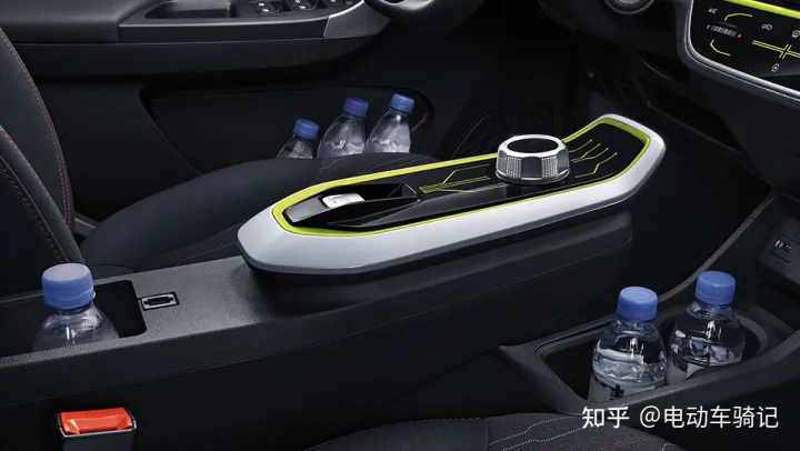 2款入门级四轮电动车，最大续航301km，冬暖夏凉，接娃出行都方便-四轮电车什么牌子的好多少钱