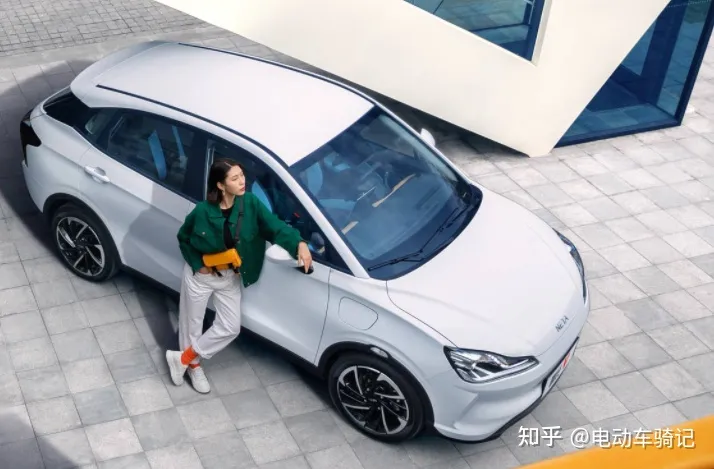 2款入门级四轮电动车，最大续航301km，冬暖夏凉，接娃出行都方便-四轮电车什么牌子的好多少钱