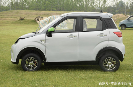 2款低速电动车来了，遮风挡雨，适合接娃和代步，8000元起-新款低速电动车