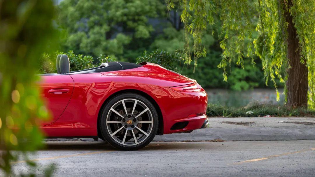 从保时捷Cayman到911敞篷，这可能是“接二连三”最具实力的诠释（保时捷敞篷跑车911多少钱）