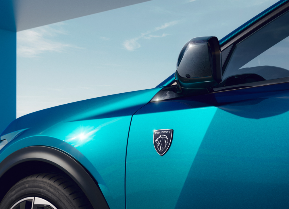 标致推出新车，长近4米7，换装全新狮子车标，内饰科技，将会国产（标致狮子公母图片）