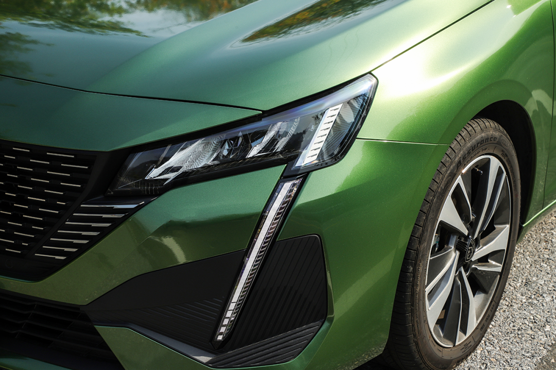 标致408:顶配只卖12.17万!1.6T+爱信6AT!这辆合资车“不讲武德”?（标致4082018款）