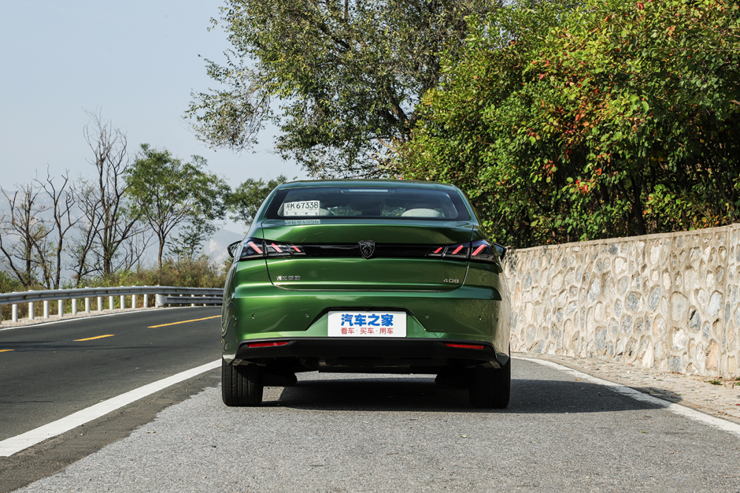 标致408:顶配只卖12.17万!1.6T+爱信6AT!这辆合资车“不讲武德”?（标致4082018款）