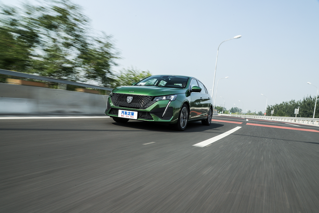 标致408:顶配只卖12.17万!1.6T+爱信6AT!这辆合资车“不讲武德”?（标致4082018款）