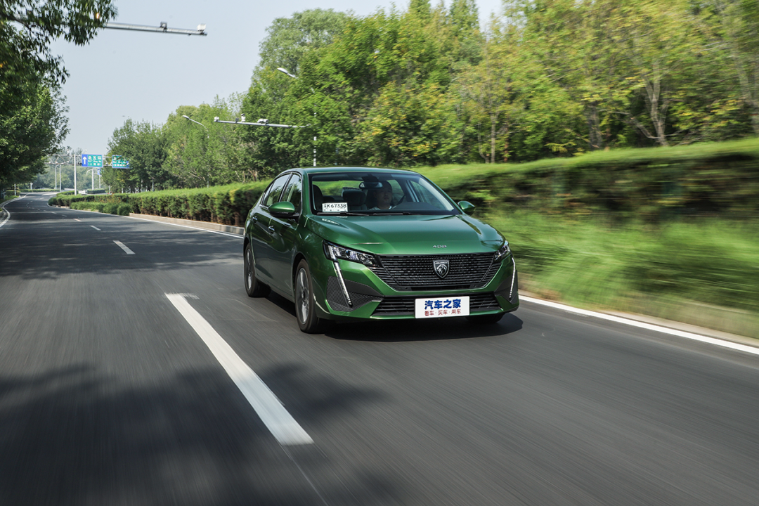 标致408:顶配只卖12.17万!1.6T+爱信6AT!这辆合资车“不讲武德”?（标致4082018款）