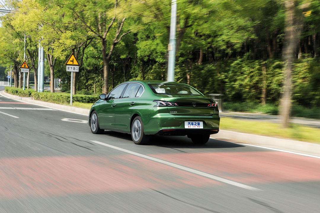 标致408:顶配只卖12.17万!1.6T+爱信6AT!这辆合资车“不讲武德”?（标致4082018款）