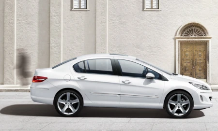 五菱荣光VS讴歌CDXVS标致408：国产车大比拼（五菱荣光与荣光s）