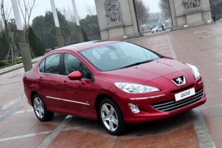 五菱荣光VS讴歌CDXVS标致408：国产车大比拼（五菱荣光与荣光s）