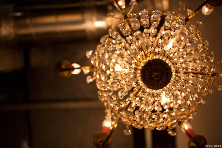 如何选购客厅水晶吊灯？-灯具如何选择 客厅用水晶灯好吗