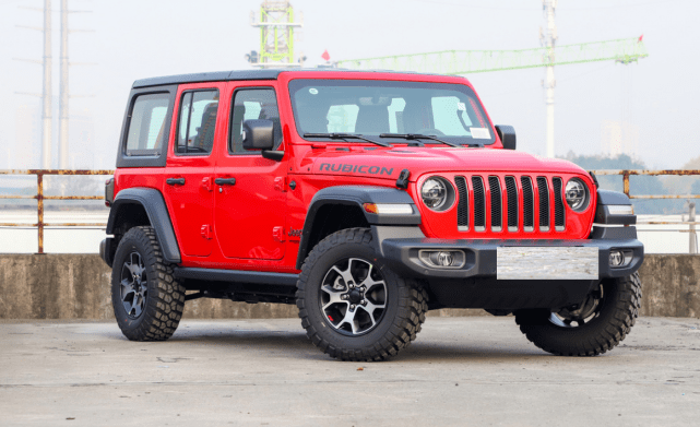 2021款牧马人42.99万，纯进口，自重超2吨，翻山越岭很轻松（牧马人款报价）