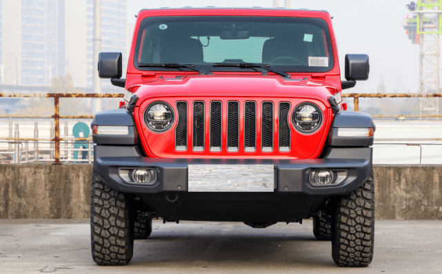 2021款牧马人42.99万，纯进口，自重超2吨，翻山越岭很轻松（牧马人款报价）