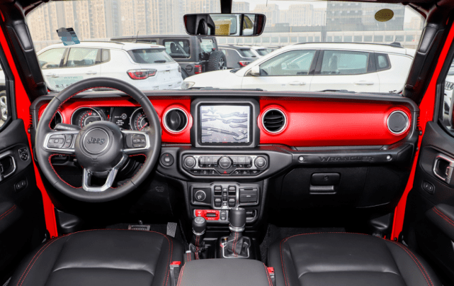 2021款牧马人42.99万，纯进口，自重超2吨，翻山越岭很轻松（牧马人款报价）