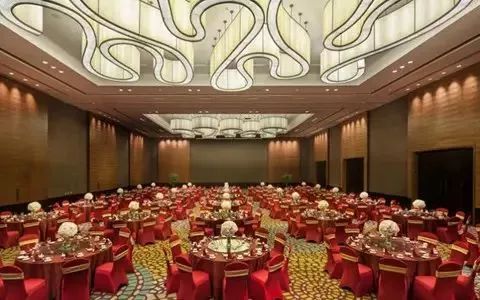 2018青岛星级酒店婚宴最新价格表，最贵8950一桌！-青岛各大酒店婚宴价格