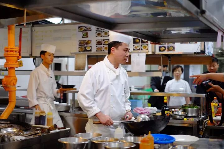 撕X | 五星级酒店摆婚宴，办满月的各种套路都在这了！办不办你自己看～-酒店满月宴菜单