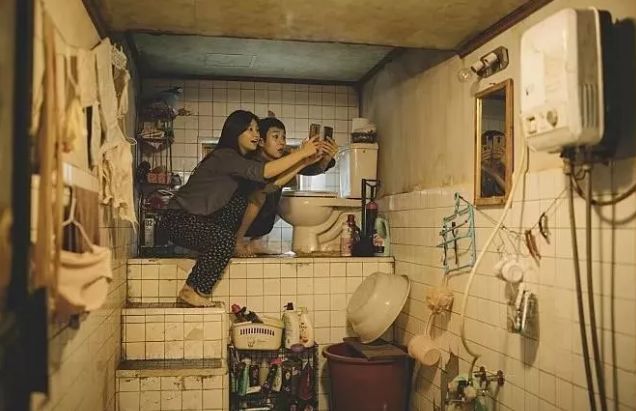 韩国首部戛纳金奖电影《寄生虫》：阶层固化可以打破么？-韩国电影寄生虫是灾难片吗