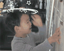 孩子坠床后宝爸宝妈们该怎么办呢？怎么判断孩子有没有事？-小朋友坠床后精神很好有问题吗