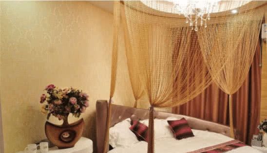 入住酒店时，一旦发现房间床上有这东西，立刻去前台退房，别犹豫-酒店床上发现虫子如何赔偿