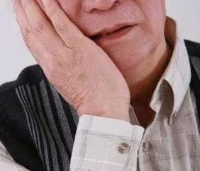 牙疼受不了？教你一个老偏方，10秒快速止牙疼，方法简单有效-牙疼快速止牙疼的小偏方大全