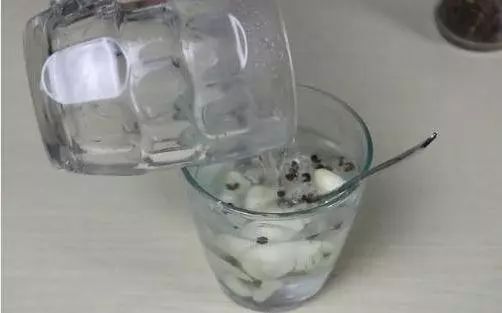 牙疼受不了？教你一个老偏方，10秒快速止牙疼，方法简单有效-牙疼快速止牙疼的小偏方大全