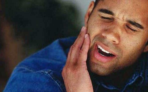 牙疼止不住怎么办？试试一个方法，很快就能止住疼，亲测有效！-牙痛一直不好怎么办