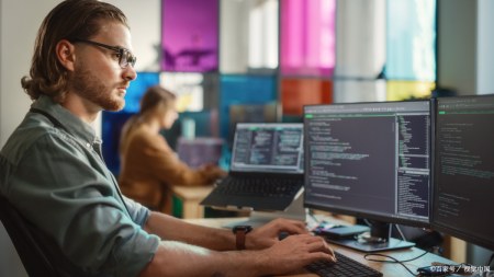 Java是一种易学易用的编程语言，适合初学者入门（java入门学什么）