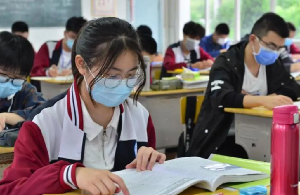 河南一老师因“疏忽”，漏掉15名学生高考报名，处理后续来了（河南高考泄漏）