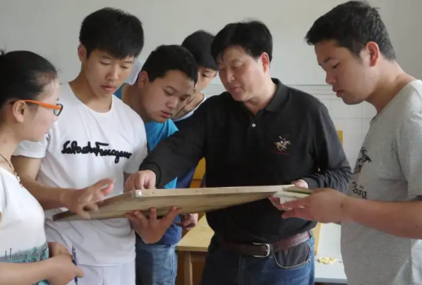 老师不给学生报名高考：反正单招都没录上，也没必要参加高考（老师不让我报名怎么办）