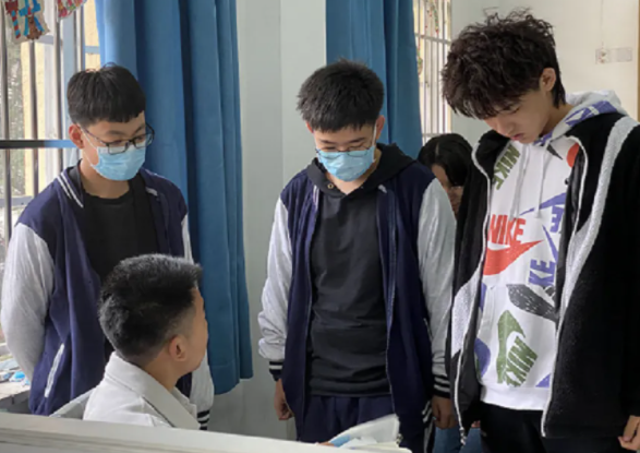 老师不给学生报名高考：反正单招都没录上，也没必要参加高考（老师不让我报名怎么办）