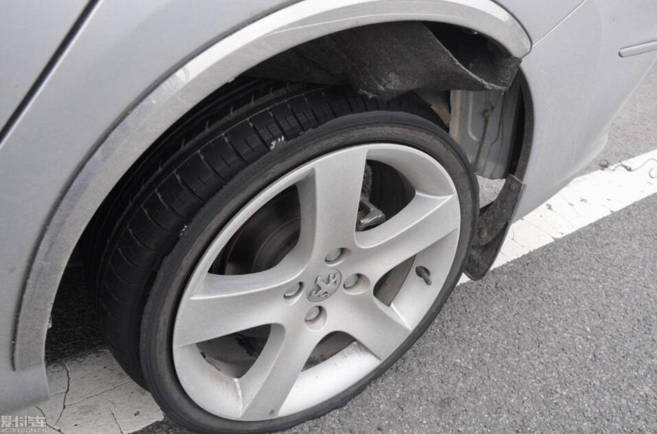 每天涨点小知识 我们遇到汽车爆胎的几率有多大？（车爆胎是不是不吉利）