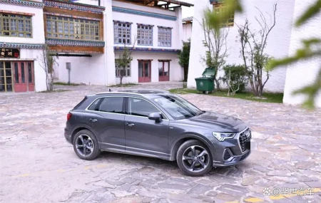 奥迪Q3内外兼备，操控畅享驾驶乐趣（奥迪q3的车钥匙怎么换电池）