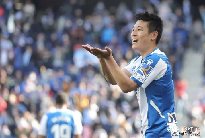 [足球新闻]第89分钟绝杀！武磊无愧中国金球奖得主，扛起国足荣誉大旗（国足晒武磊训练视频播放）