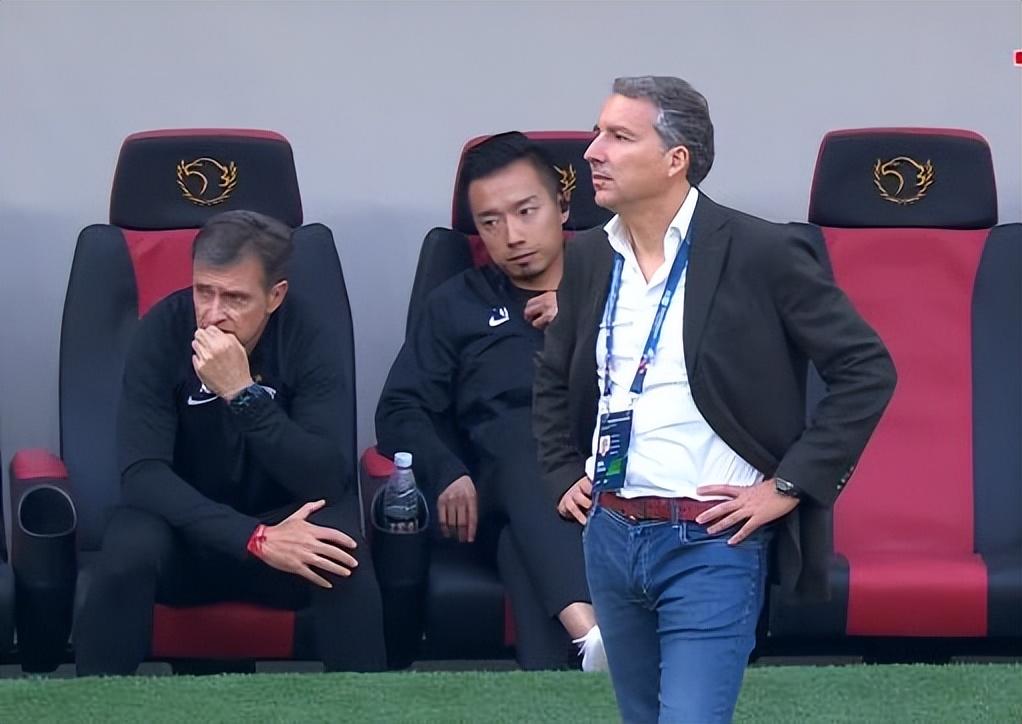 中超经典一战！2-0到3-2，前国脚角球破门，武磊87分钟绝杀制胜（武磊中超射手榜第一）