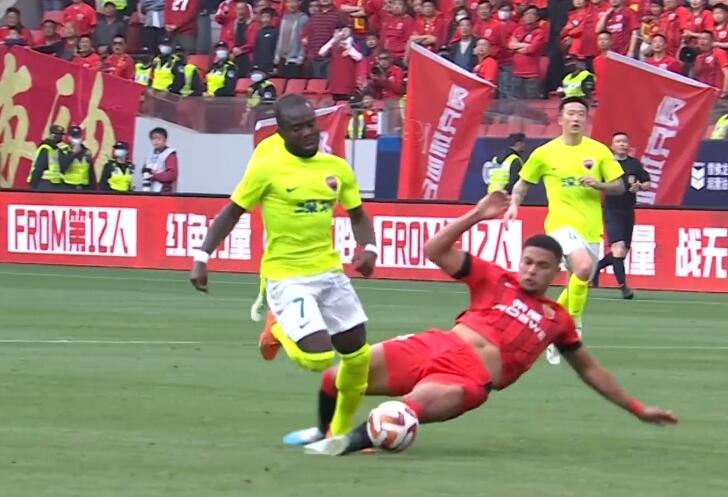 中超经典一战！2-0到3-2，前国脚角球破门，武磊87分钟绝杀制胜（武磊中超射手榜第一）