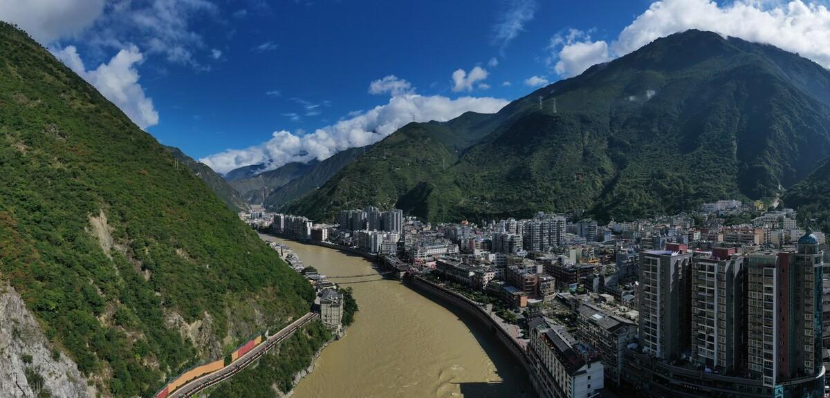 四川成都的神秘巨响跟泸定发生6.8级地震有关联？（四川成都地震2021）