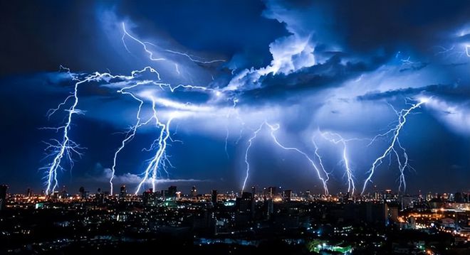 四川多地突现神秘巨响：窗户震裂！已不是第一次，原因或是音爆（四川传来惊人一幕是什么）