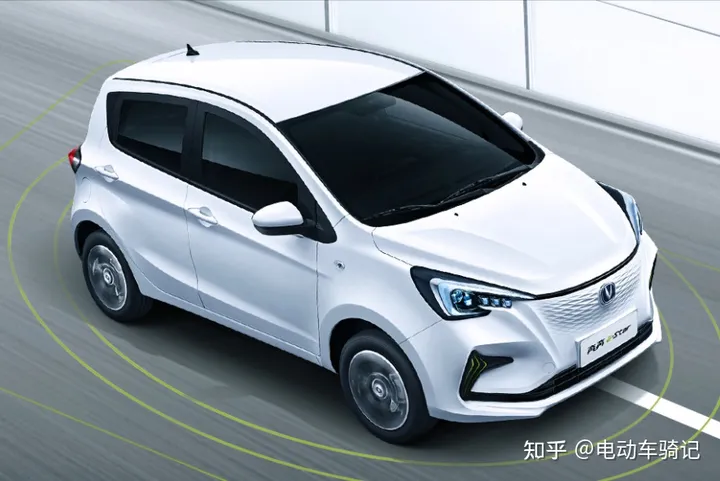 2款入门级四轮电动车，最大续航301km，冬暖夏凉，接娃出行都方便（四轮电动车哪款最好骑）