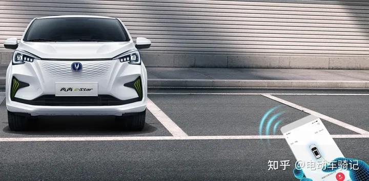 2款入门级四轮电动车，最大续航301km，冬暖夏凉，接娃出行都方便（四轮电动车哪款最好骑）