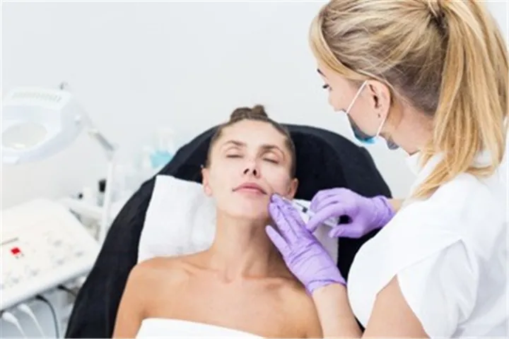 筋膜提升术有什么风险：面部筋膜提升术的危害太严重了~害怕~-面部筋膜提升32天还凹凸不平