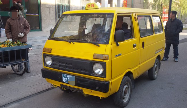 五菱又要推一款四轮电动小车？双门单座，还要什么电单车（五菱电动四座车价格）