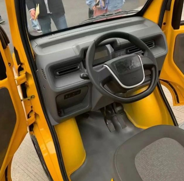 五菱又要推一款四轮电动小车？双门单座，还要什么电单车（五菱电动四座车价格）