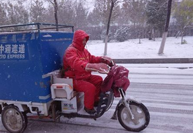 五菱又要推一款四轮电动小车？双门单座，还要什么电单车（五菱电动四座车价格）