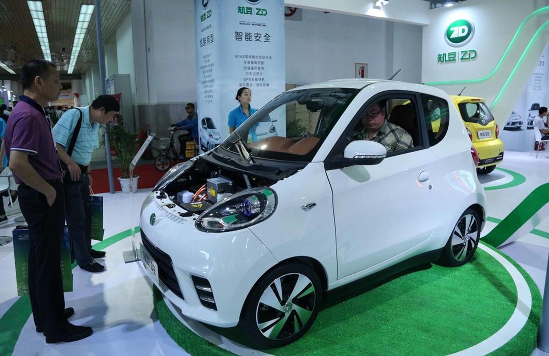 低速电动四轮车到底能不能买？怎么分辨质量优劣？老师傅告诉你（低速电动四轮车政策出台在何时）